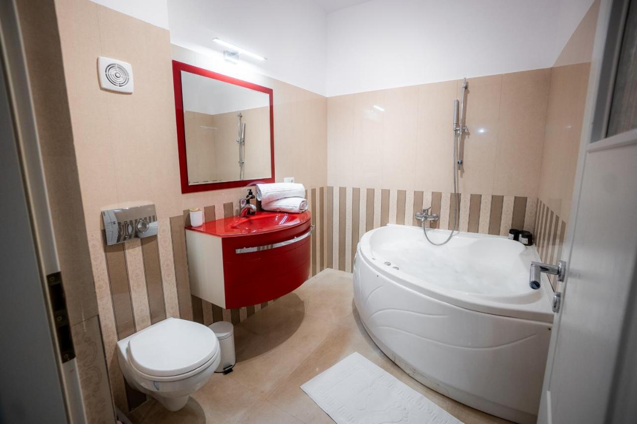 Xo Panoramic Apartment L Jacuzzi L Oradea Exterior photo